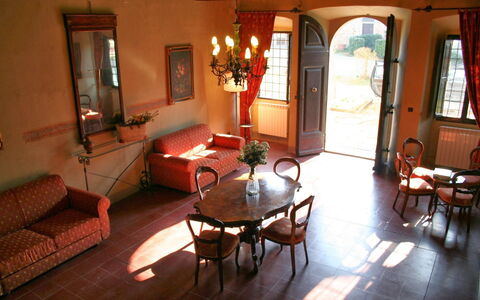 Villa Sieve: Camera, Proprietà, Costruzione, Casa, Interior Design, Pavimento, Soggiorno, Mobilia, Immobiliare, Tavolo