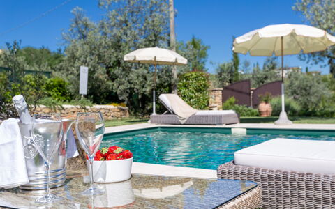 Villa Melinda: Piscina, Proprietà, Immobiliare, Casa, Casa, Costruzione, Backyard, Tempo Libero, Estate, Ricorrere