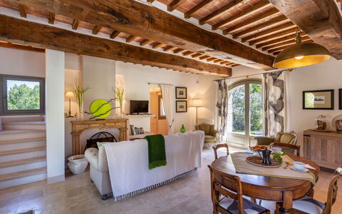 Villa Melinda: Proprietà, Costruzione, Camera, Interior Design, Mobilia, Soffitto, Casa, Soggiorno, Fascio, Estate