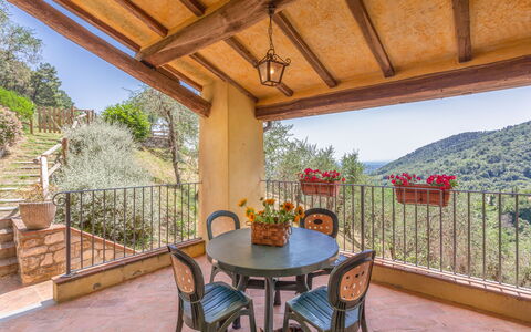 Villa Mastiano: Proprietà, Immobiliare, Costruzione, Camera, Casa, Mobilia, Terrazza, Casa, Backyard, Portico