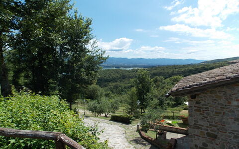 Villa Latera: Proprietà, Natura Selvaggia, Cielo, Montagna, Albero, Casa, Paesaggio, Villetta, Area Rurale, Vacanza