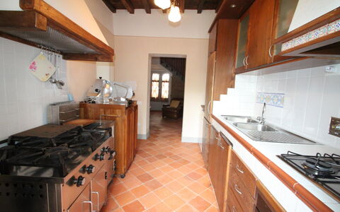 Villa Latera: Proprietà, Camera, Costruzione, Cucina, Controsoffitto, Casa, Mobilia, Pavimento, Immobiliare, Casa