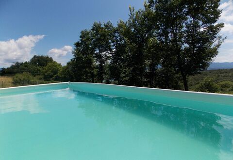 Villa Latera: Piscina, Blu, Proprietà, Acqua, Risorse Idriche, Azzurro, Vacanza, Tempo Libero, Albero, Immobiliare