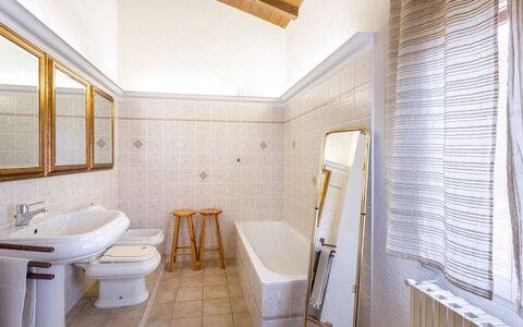 I Pioppi: Proprietà, Bagno, Camera, Interior Design, Costruzione, Immobiliare, Casa, Pavimento, Architettura, Soffitto