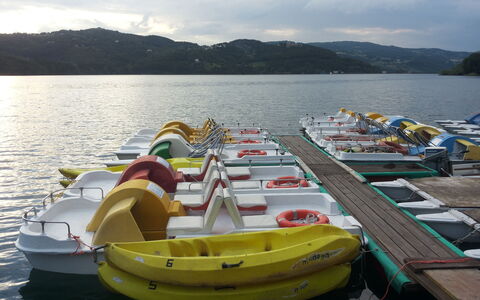 Appartamento Porretta Terme: Trasporto Di Acqua, Acqua, Barca, Veicolo, Giallo, Canottaggio, Cielo, Lago, Vacanza, Ricreazione