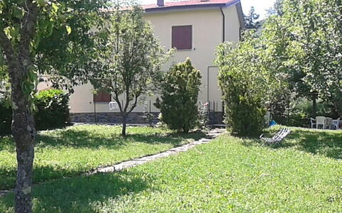 Appartamento Porretta Terme: Proprietà, Cortile, Casa, Backyard, Immobiliare, Casa, Lotto, Prato, Albero, Erba