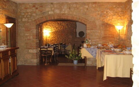Borgo Santinovo: Proprietà, Camera, Costruzione, Pavimento, Interior Design, Mobilia, Piastrella, Pavimentazione, Ristorante, Funzione Hall