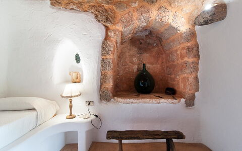 Salento Luxury Retreat: Marrone, Legna, Interior Design, Dipingere, Parete, Arte, Casa, Costruzione, Latifoglie, Soggiorno