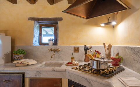 Villa La Terrazza: Controsoffitto, Camera, Proprietà, Cucina, Interior Design, Mobilia, Soffitto, Costruzione, Cabinetry, Piastrella