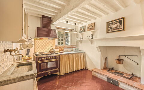 Il Vignale: Legna, Pavimentazione, Interior Design, Cucina, Casa, Pavimento, Cucina Stufa, Cabinetry, Stufa, Camera