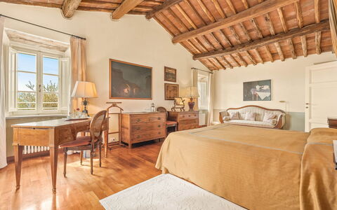Il Vignale: Mobilia, Parete, Letto, Camera Da Letto, Lenzuolo, Bedding, Casa, Interior Design, Telaio Del Letto, Pavimentazione
