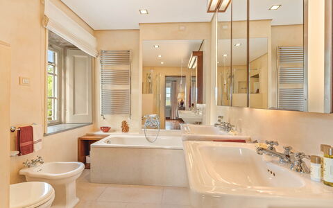 Il Vignale: Idraulico Fixture, Bagno, Pavimentazione, Interior Design, Pavimento, Idraulico, Vasca Da Bagno, Rubinetto, Lavello, Lavandino Del Bagno