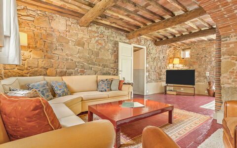 Il Vignale: Mobilia, Parete, Interior Design, Pavimentazione, Soffitto, Pavimento, Camera, Divano, Soggiorno, Sedia