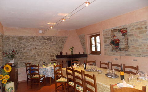 Villa i Cedri: Camera, Proprietà, Costruzione, Ristorante, Mobilia, Tavolo, Sala Da Pranzo, Interior Design, Pavimento, Immobiliare