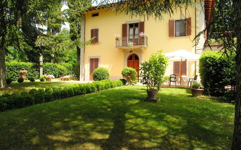 Villa i Cedri: Proprietà, Casa, Casa, Verde, Cortile, Costruzione, Estate, Erba, Prato, Immobiliare