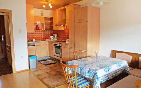 Annemarie: Camera, Mobilia, Proprietà, Costruzione, Pavimento, Casa, Interior Design, Tavolo, Casa, Immobiliare