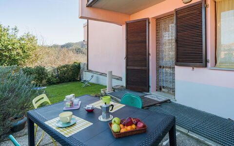 Pignone 100: Balcone, Sedia, Shade, Cucina & Sala Da Pranzo Tavolo, Tavolo Esterno, Mobili Da Esterno, Cortile, Backyard, Pianta Della Casa, Color Legno