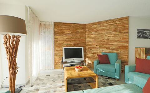 Susanna: Mobilia, Proprietà, Tavolo, Comfort, Televisione, Costruzione, Legna, Cornice, Cabinetry, Interior Design