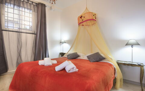 Diamonds & Rust: Camera Da Letto, Letto, Camera, Mobilia, Proprietà, Telaio Del Letto, Lenzuolo, Interior Design, Suite, Bedding