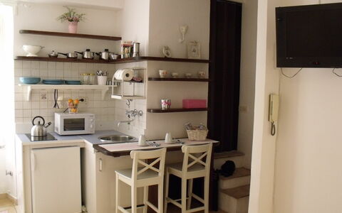 Studio Moremi': Proprietà, Mensola, Tavolo, Scaffalature, Legna, Scrivania, Controsoffitto, Cabinetry, Interior Design