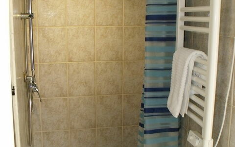 Studio Moremi': Proprietà, Bagno, Idraulico Fixture, Doccia, Soffione Doccia, Costruzione, Interior Design, Pavimento