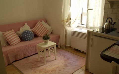 Studio Moremi': Tavolo, Mobilia, Proprietà, Divano, Finestra, Pianta, Costruzione, Pianta Della Casa, Legna, Comfort