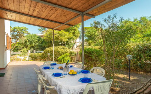 Valledoria 710: Tavolo, Pianta, Mobilia, Tavola, Sedia, Shade, Interior Design, Mobili Da Esterno, Tavolo Esterno, Albero