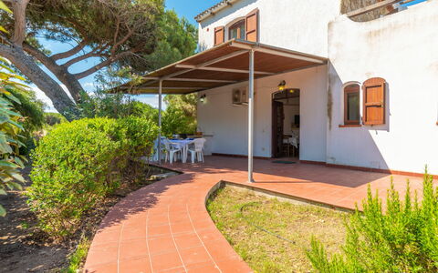 Valledoria 710: Pianta, Costruzione, Cielo, Finestra, Lotto, Shade, Porta, Albero, Zona Residenziale, Paesaggio