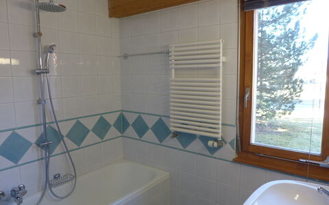 Villars 125: Bagno, Camera, Proprietà, Vasca Da Bagno, Parete, Piastrella, Idraulico Fixture, Pavimento, Rubinetto, Architettura