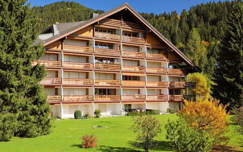 Villars 125: Proprietà, Casa, Paesaggio Naturale, Costruzione, Casa, Architettura, Immobiliare, Albero, Estate, Camera