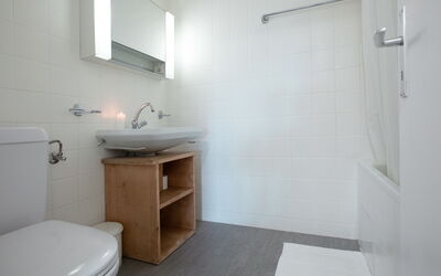 Diamant 39 125.3: Specchio, Proprietà, Lavello, Idraulico Fixture, Rubinetto, Mobiletto Del Bagno, Bagno, Lavandino Del Bagno, Interior Design