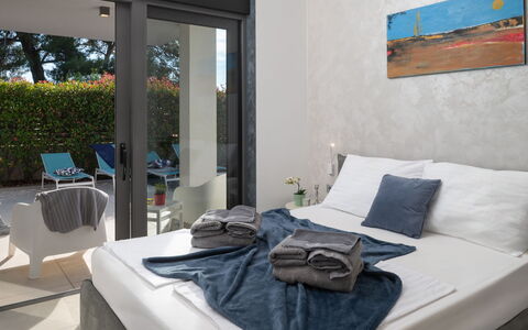 Villa Fasana: Mobilia, Interior Design, Pavimento, Pavimentazione, Sedia, Camera, Lancia Cuscino, Cuscino, Camera Da Letto, Letto