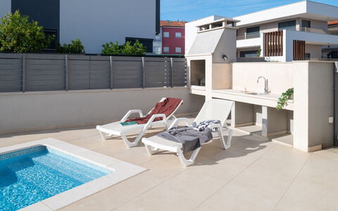 Villa Fasana: Pavimento, Pavimentazione, Zona Residenziale, Casa, Materiale Composito, Appartamento, Shade, Calcestruzzo, Piastrella, Balcone