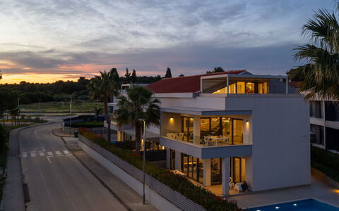 Villa Fasana: Zona Residenziale, Casa, Balcone, Estate, Shade, Villa, Ricorrere, Dimora, Hacienda