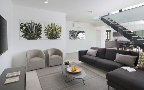 Villa Fasana: Soggiorno, Camera, Interior Design, Mobilia, Proprietà, Costruzione, Casa, Pavimento, Immobiliare, Parete