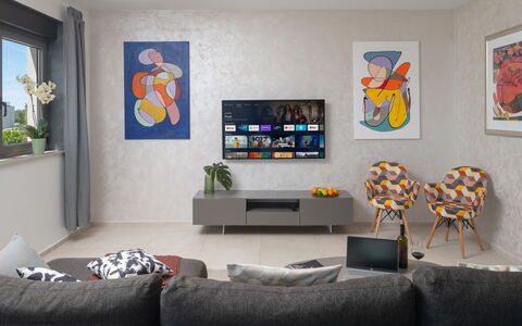 Villa Fasana: Interior Design, Parete, Mobilia, Dispositivo Elettronico, Soggiorno, Pavimentazione, Televisione, Set Televisivo, Camera, Pavimento