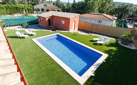 Montverde: Proprietà, Erba, Piscina, Erba Sintetica, Immobiliare, Prato, Casa, Backyard, Costruzione, Architettura