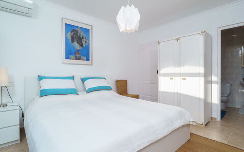 El Palmeral: Camera Da Letto, Mobilia, Letto, Camera, Proprietà, Lenzuolo, Bedding, Telaio Del Letto, Pavimento, Interior Design