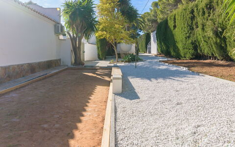 El Palmeral: Cielo, Proprietà, Pianta, Nube, Manto Stradale, Asfalto, Architettura, Lotto, Albero, Erba