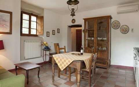 Agriturismo Paterno: Proprietà, Camera, Costruzione, Mobilia, Interior Design, Sala Da Pranzo, Casa, Pavimento, Tavolo, Immobiliare