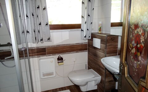 Lotte: Bagno, Camera, Proprietà, Interior Design, Pavimento, Idraulico Fixture, Casa, Costruzione, Mobilia, Gabinetto