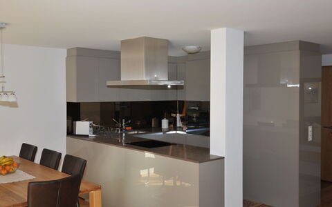 Blauherd: Camera, Mobilia, Proprietà, Controsoffitto, Cucina, Cabinetry, Interior Design, Costruzione, Casa, Pavimento