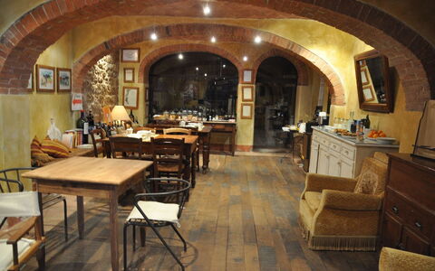 Agriturismo Il Molinello: Proprietà, Ristorante, Costruzione, Camera, Arco, Interior Design, Architettura, Volta, Mobilia, Soffitto