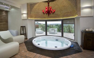 Poggio Di Montedoro: Vasca Da Bagno, Camera, Proprietà, Interior Design, Bagno, Vasca Idromassaggio, Costruzione, Casa, Casa, Piscina