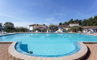 Villa Grassina: Piscina, Proprietà, Tempo Libero, Immobiliare, Acqua, Ricorrere, Costruzione, Vacanza, Estate, Cielo