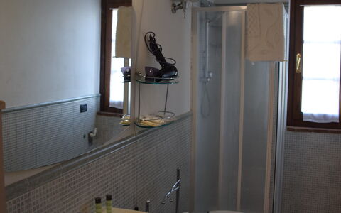 rocche-di-valiano-chianti-castelnuovo-berardenga-multiproprietà-mimosa-bagno