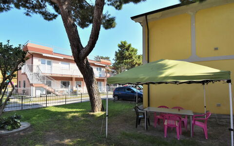 Rosolina Mare 500: Zona Residenziale, Casa, Shade, Cortile, Estate, Hacienda, Backyard, Balcone, Recinzione