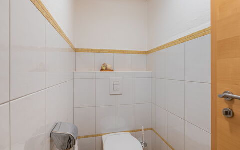 Wieser: Proprietà, Costruzione, Bagno, Idraulico Fixture, Viola, Interior Design, Pavimento, Parete, Pavimentazione