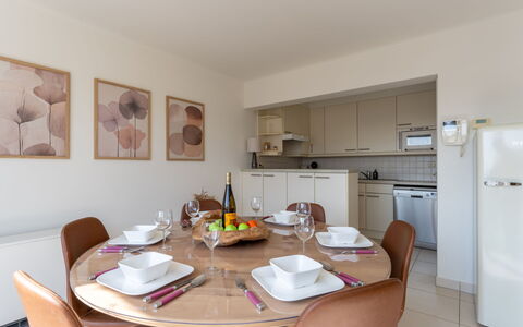 Bredene 711: Interior Design, Mobilia, Pavimentazione, Pavimento, Soffitto, Cucina & Sala Da Pranzo Tavolo, Sedia, Camera, Appartamento, Sala Da Pranzo