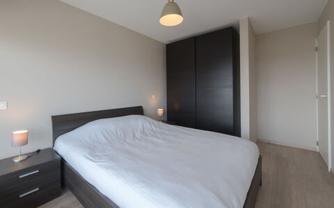 Solis with Balcony: Mobilia, Proprietà, Bianca, Comfort, Luce, Illuminazione, Costruzione, Legna, Letto, Interior Design